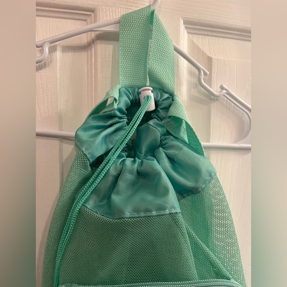 New Mesh Fold Up Beach Bag/Backpack - Picture 4 of 8